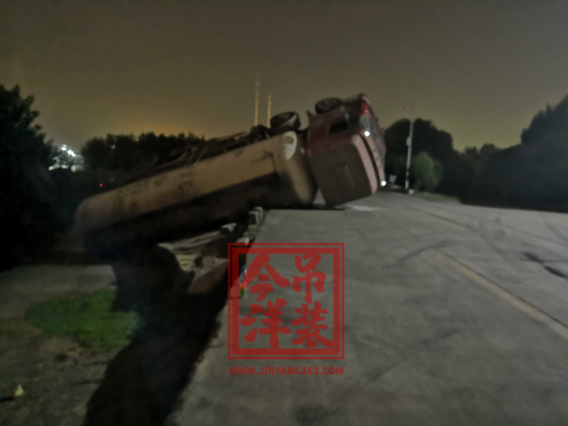 交通施救（關(guān)閉遠(yuǎn)光，減速錯(cuò)車）